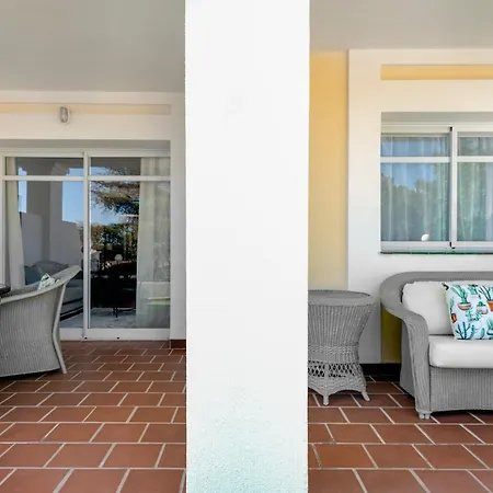 Bright 2 Bedroom With Parking Space And Swimming Pools In Aloha Gardens Marbella