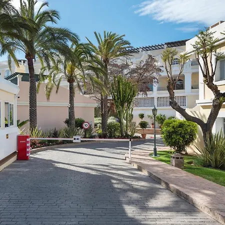 Bright 2 Bedroom With Parking Space And Swimming Pools In Aloha Gardens Marbella