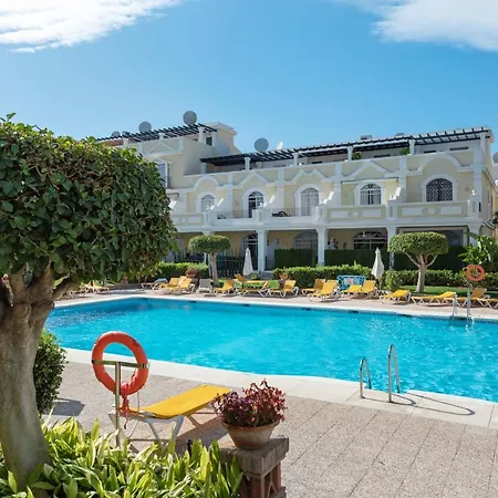 Apartment Bright 2 Bedroom With Parking Space And Swimming Pools In Aloha Gardens *