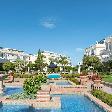 Bright 2 Bedroom With Parking Space And Swimming Pools In Aloha Gardens Apartment