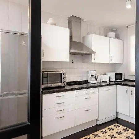 Bright 2 Bedroom With Parking Space And Swimming Pools In Aloha Gardens Marbella