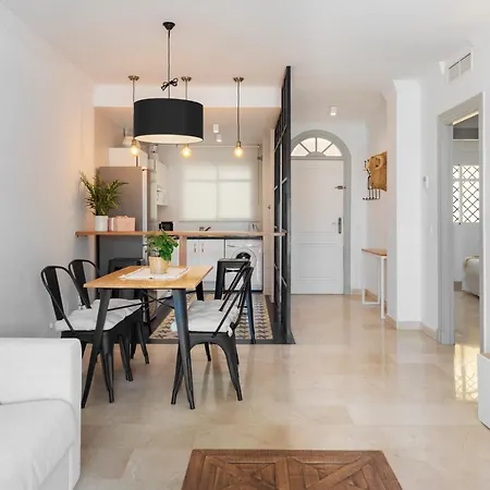 Bright 2 Bedroom With Parking Space And Swimming Pools In Aloha Gardens Apartment Marbella