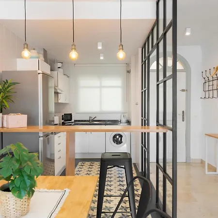Bright 2 Bedroom With Parking Space And Swimming Pools In Aloha Gardens Apartment