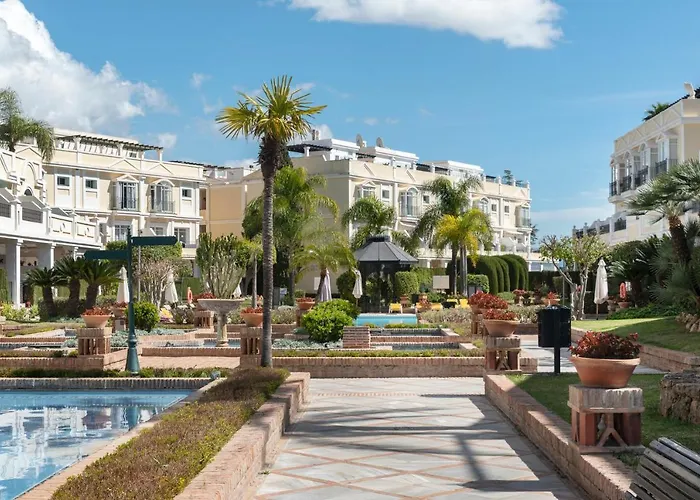 Bright 2 Bedroom With Parking Space And Swimming Pools In Aloha Gardens Apartment *