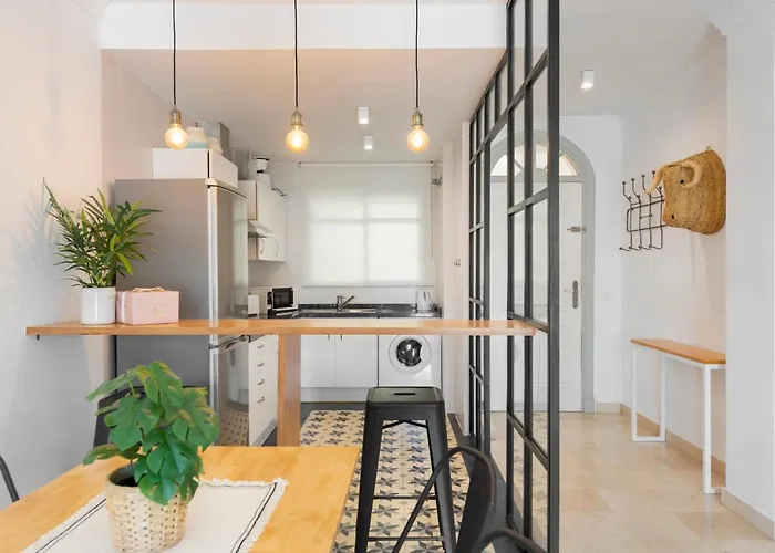 Bright 2 Bedroom With Parking Space And Swimming Pools In Aloha Gardens Apartment